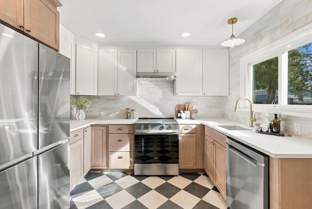 952 E Thurston Ave, Spokane, WA 99203