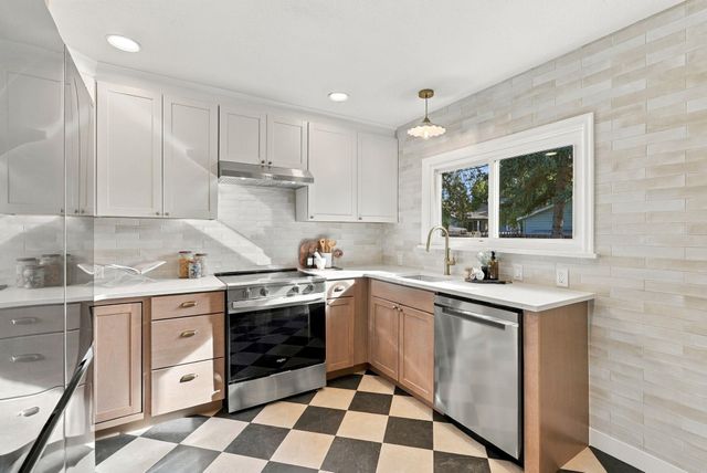 952 E Thurston Ave, Spokane, WA 99203