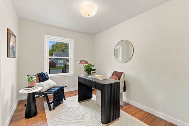 952 E Thurston Ave, Spokane, WA 99203