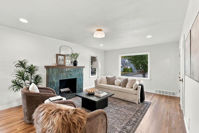 952 E Thurston Ave, Spokane, WA 99203