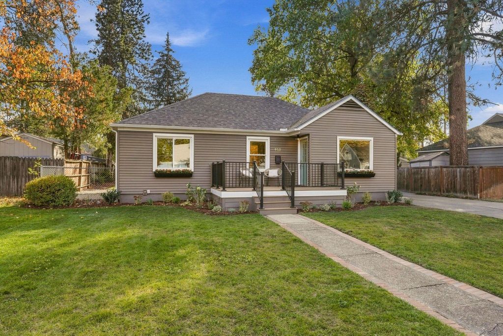 952 E Thurston Ave, Spokane, WA 99203 photo 2