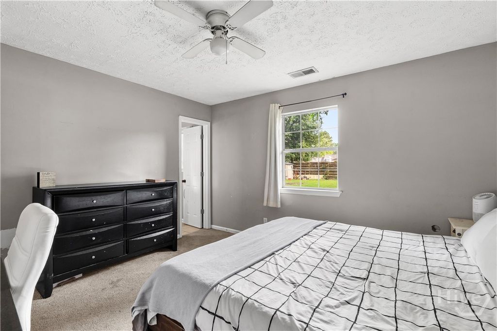 Image 13 of property listing at 385 Sterling Creek Drive, Richmond Hill, GA 31324