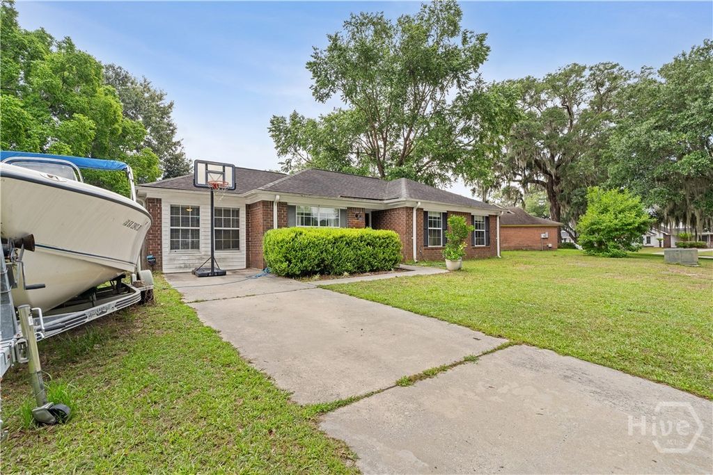 Image 29 of property listing at 385 Sterling Creek Drive, Richmond Hill, GA 31324