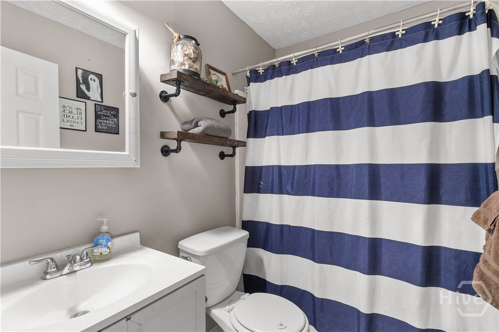 Image 6 of property listing at 385 Sterling Creek Drive, Richmond Hill, GA 31324