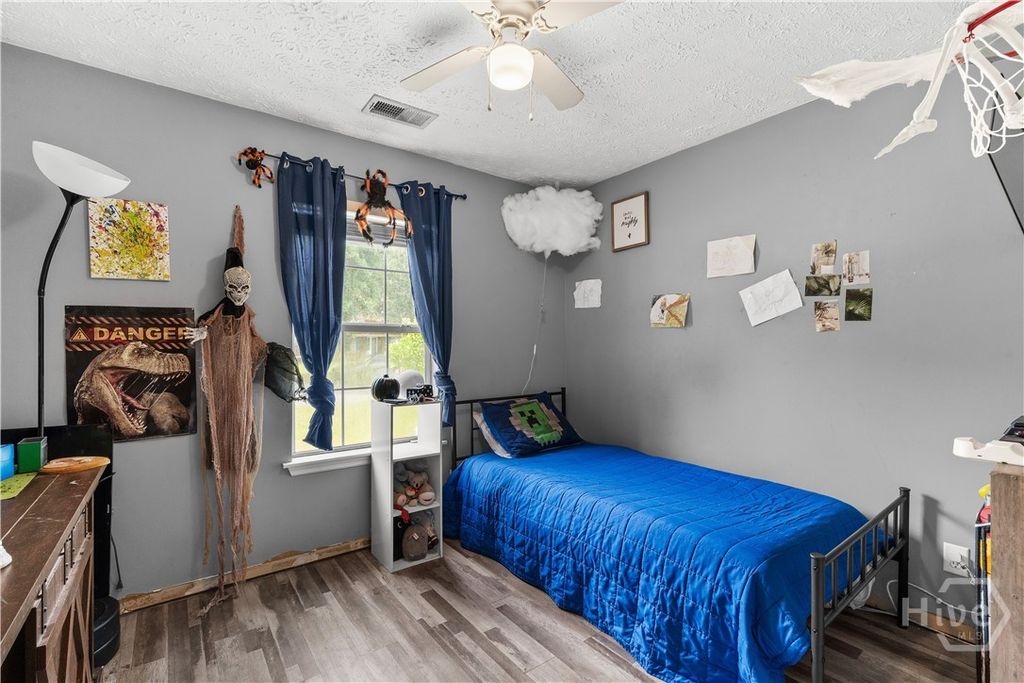 Image 7 of property listing at 385 Sterling Creek Drive, Richmond Hill, GA 31324