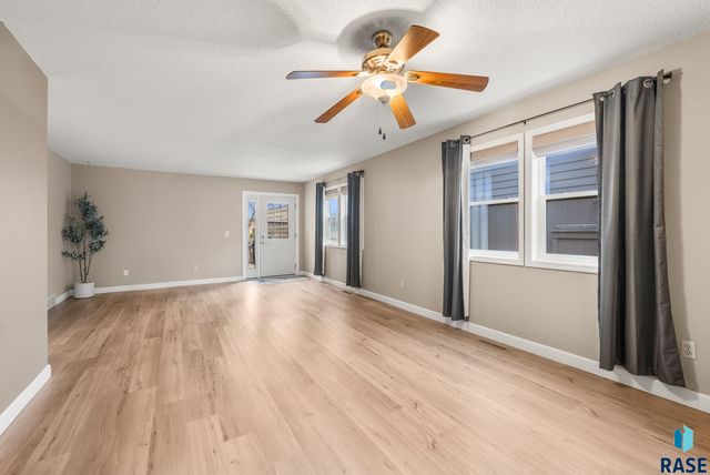 2411 Center Ave S Avenue S, Sioux Falls, SD 57105