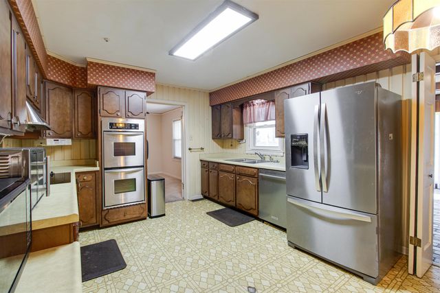 1235 CHERRY RD, Memphis, TN 38117