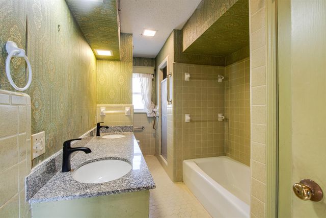 1235 CHERRY RD, Memphis, TN 38117