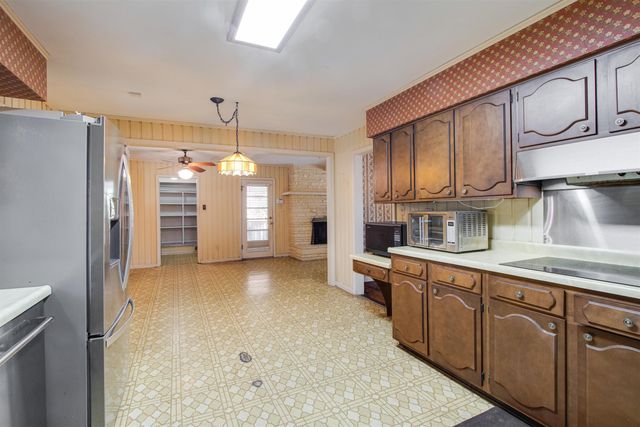 1235 CHERRY RD, Memphis, TN 38117