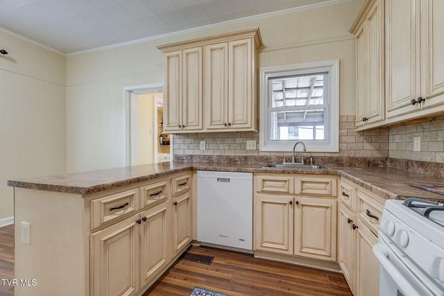 1404 Skyline Drive, Johnson City, TN 37604