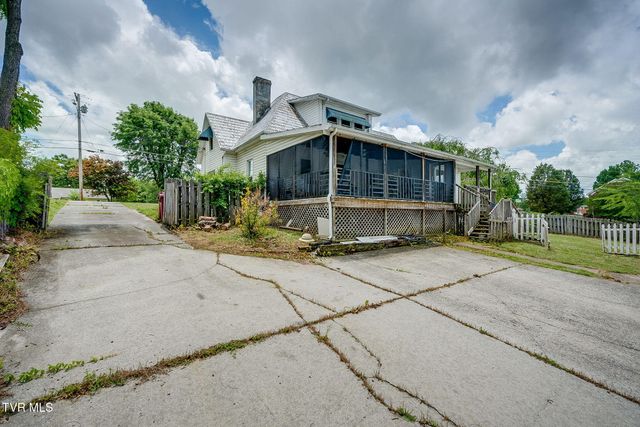 1404 Skyline Drive, Johnson City, TN 37604