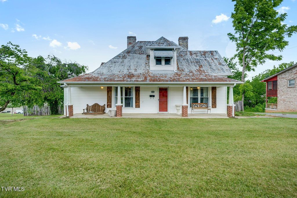1404 Skyline Drive, Johnson City, TN 37604
