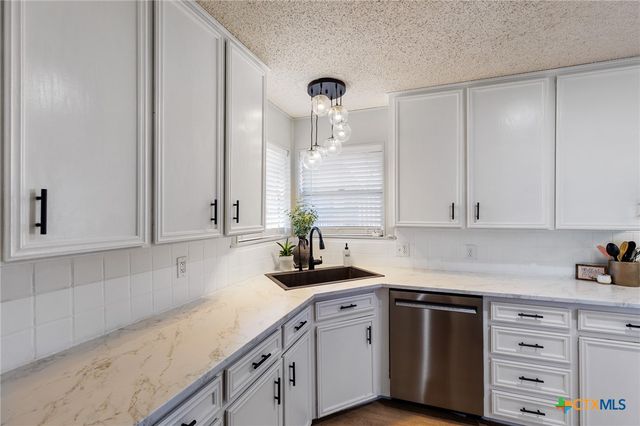 139 E Cottonwood Drive, Granite Shoals, TX 78654