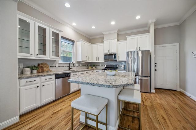 1013 E 27th Street, Houston, TX 77009