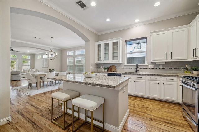 1013 E 27th Street, Houston, TX 77009