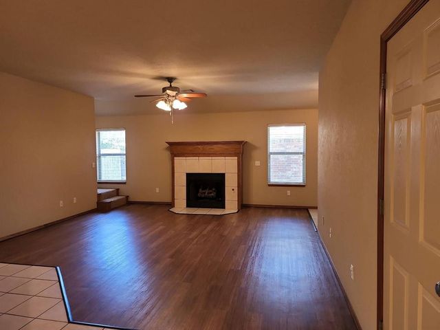 917 SW 37th Street 919, Moore, OK 73160