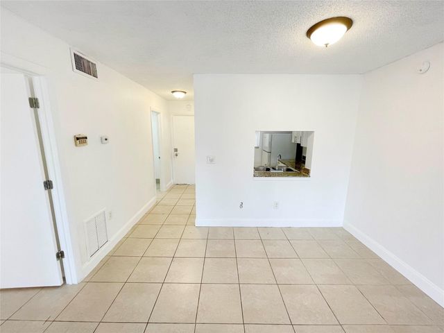 2800 NW 56th Ave D402, Lauderhill, FL 33313