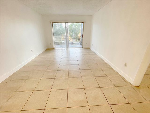 2800 NW 56th Ave D402, Lauderhill, FL 33313