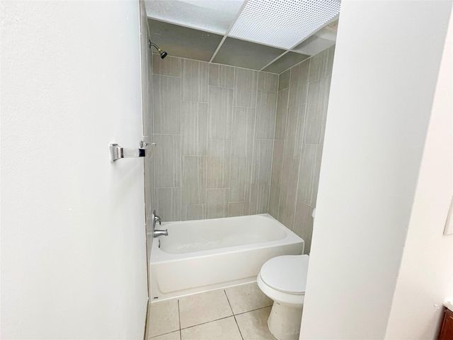 2800 NW 56th Ave D402, Lauderhill, FL 33313