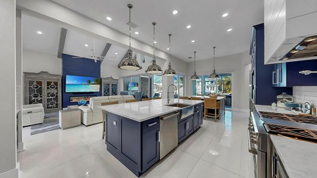 703 PINCKNEY DRIVE, Apollo Beach, FL 33572