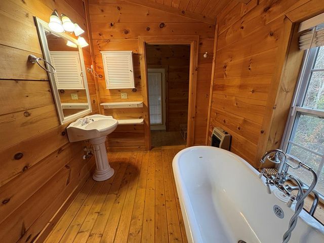 360 Johnson Cove Road, Copperhill, TN 37317