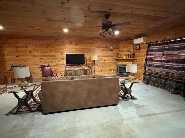 360 Johnson Cove Road, Copperhill, TN 37317