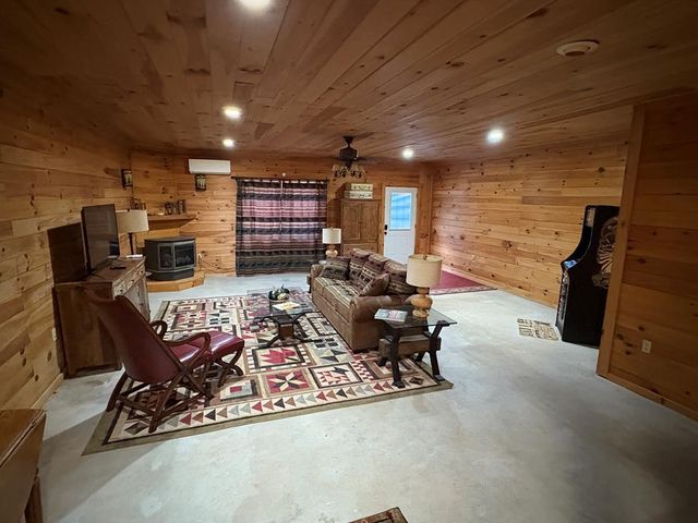 360 Johnson Cove Road, Copperhill, TN 37317