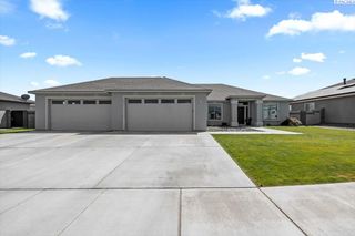 6675 Cyprus Lp, West Richland, WA 99353