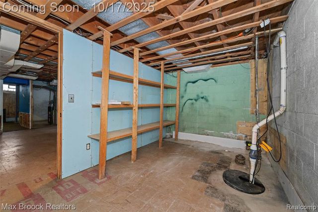 13651 Elgin Street, Oak Park, MI 48237