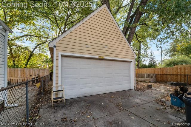 13651 Elgin Street, Oak Park, MI 48237