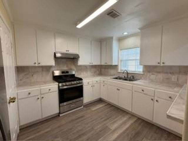 310 W Houston Avenue, Pasadena, TX 77502