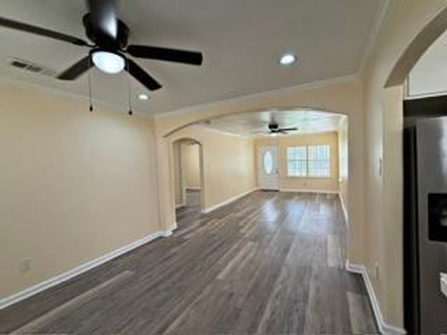 310 W Houston Avenue, Pasadena, TX 77502