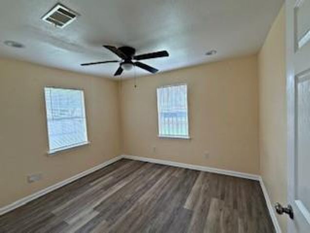 310 W Houston Avenue, Pasadena, TX 77502