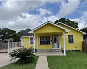 310 W Houston Avenue, Pasadena, TX 77502