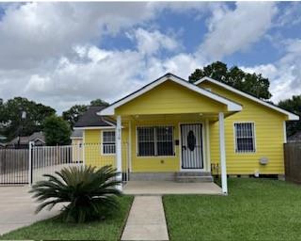 310 W Houston Avenue, Pasadena, TX 77502