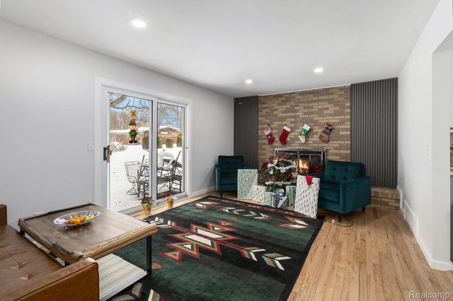 36830 Lansbury Lane, Farmington, MI 48335