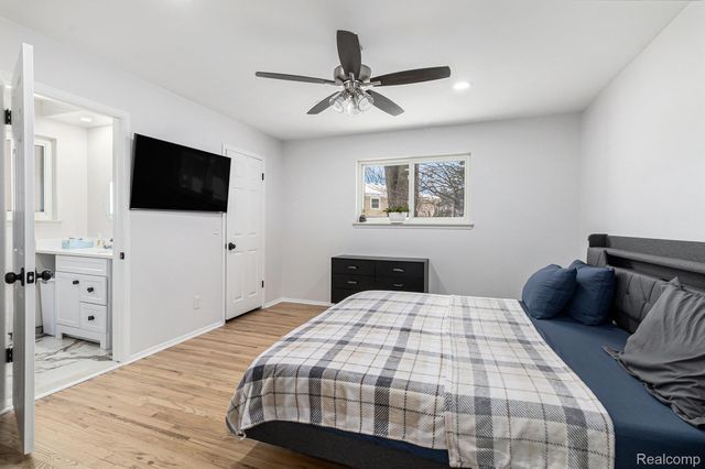 36830 Lansbury Lane, Farmington, MI 48335