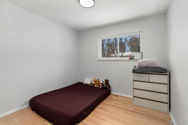 36830 Lansbury Lane, Farmington, MI 48335