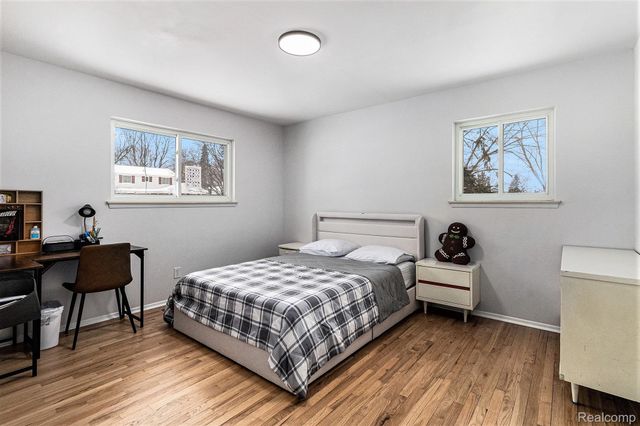 36830 Lansbury Lane, Farmington, MI 48335