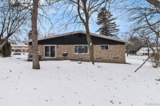 36830 Lansbury Lane, Farmington, MI 48335