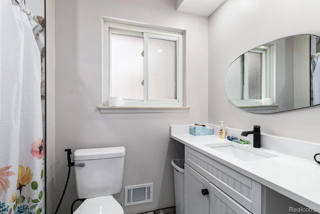 36830 Lansbury Lane, Farmington, MI 48335