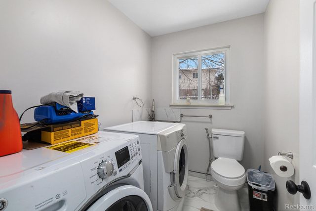 36830 Lansbury Lane, Farmington, MI 48335