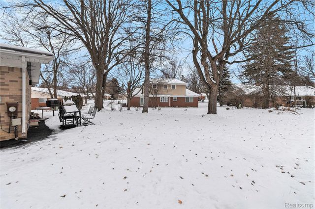 36830 Lansbury Lane, Farmington, MI 48335