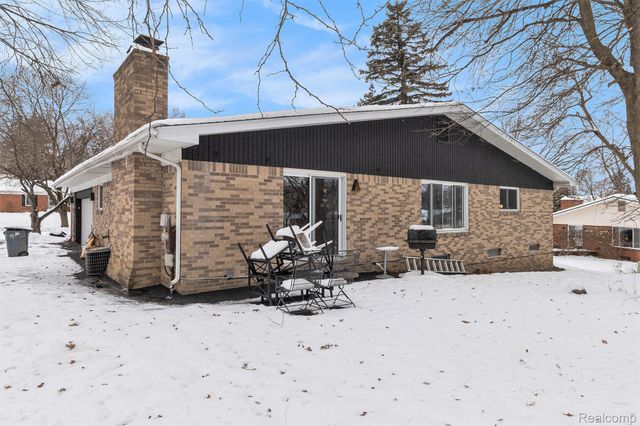 36830 Lansbury Lane, Farmington, MI 48335