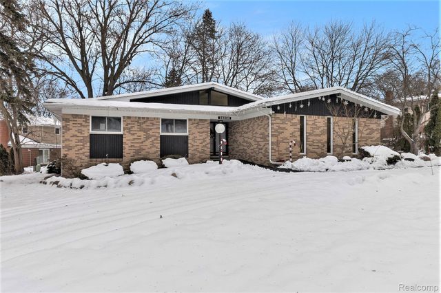 36830 Lansbury Lane, Farmington, MI 48335