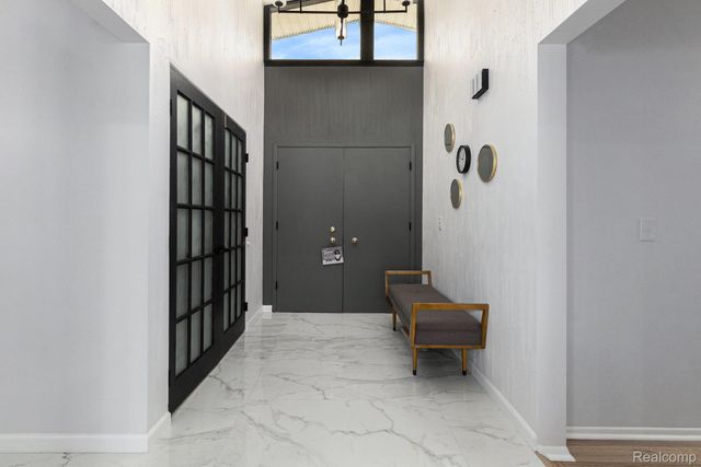 36830 Lansbury Lane, Farmington, MI 48335