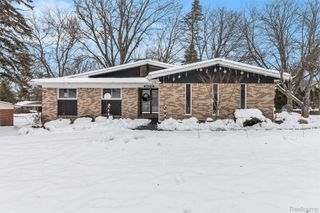 36830 Lansbury Lane, Farmington, MI 48335