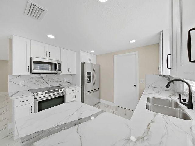 7218 LUNITA COURT, Tampa, FL 33625
