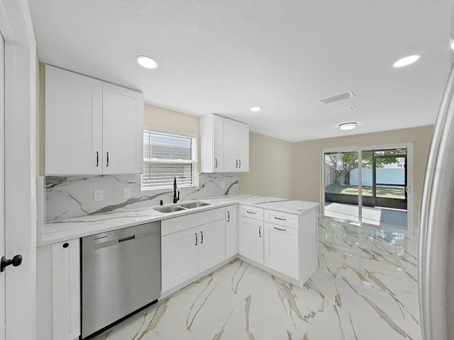 7218 LUNITA COURT, Tampa, FL 33625