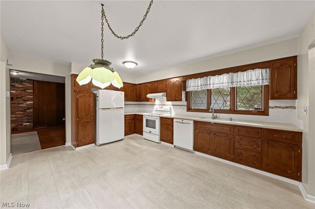 7833 Valley Villas Drive, Parma, OH 44130